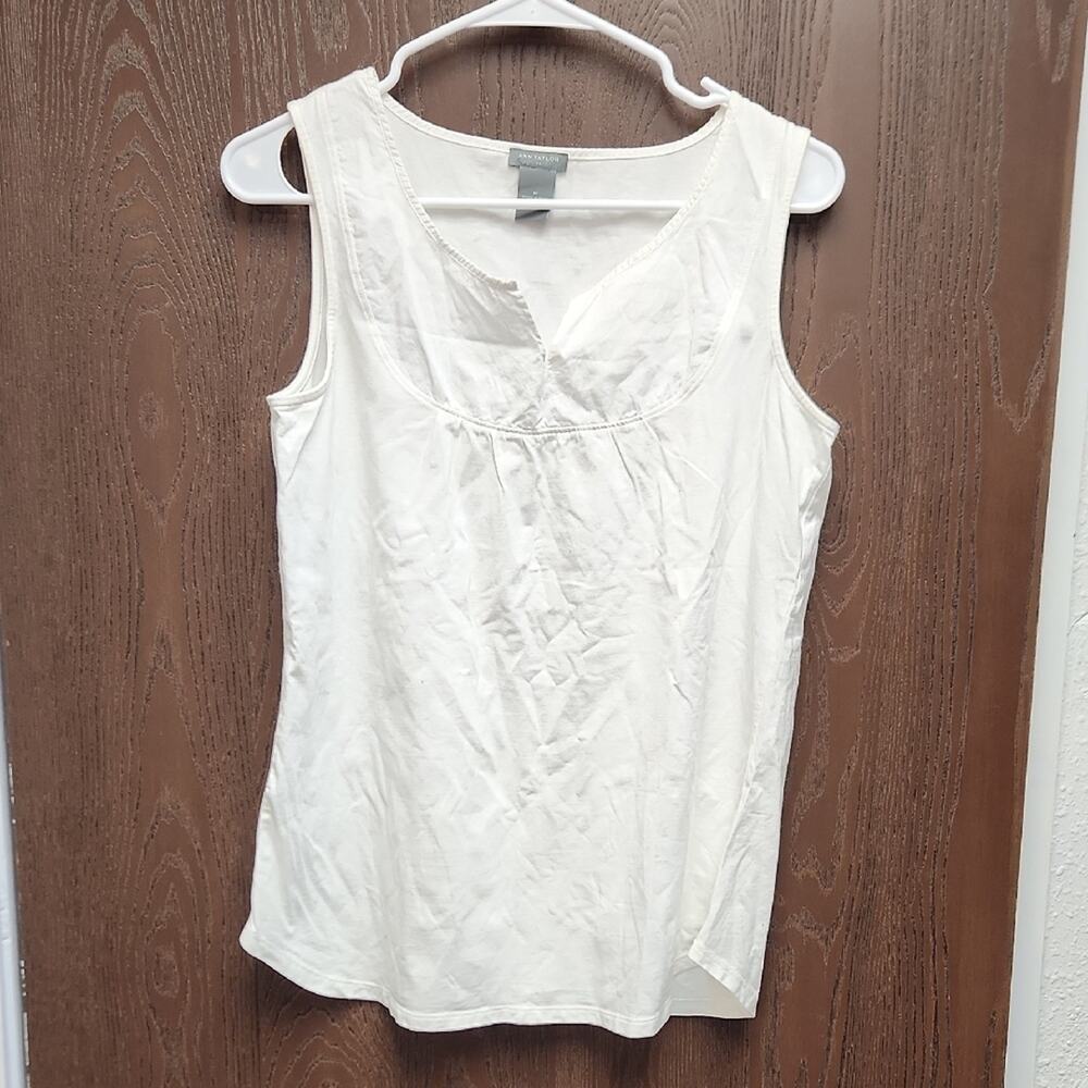 🚨2/$25 or 5/$50🚨Ann Taylor Cream Tank Top
